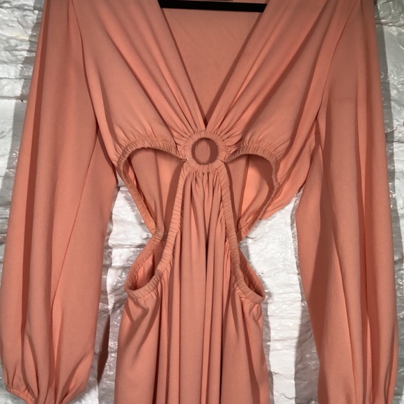 Vici long sleeve gown in light pink. - Picture 4 of 6